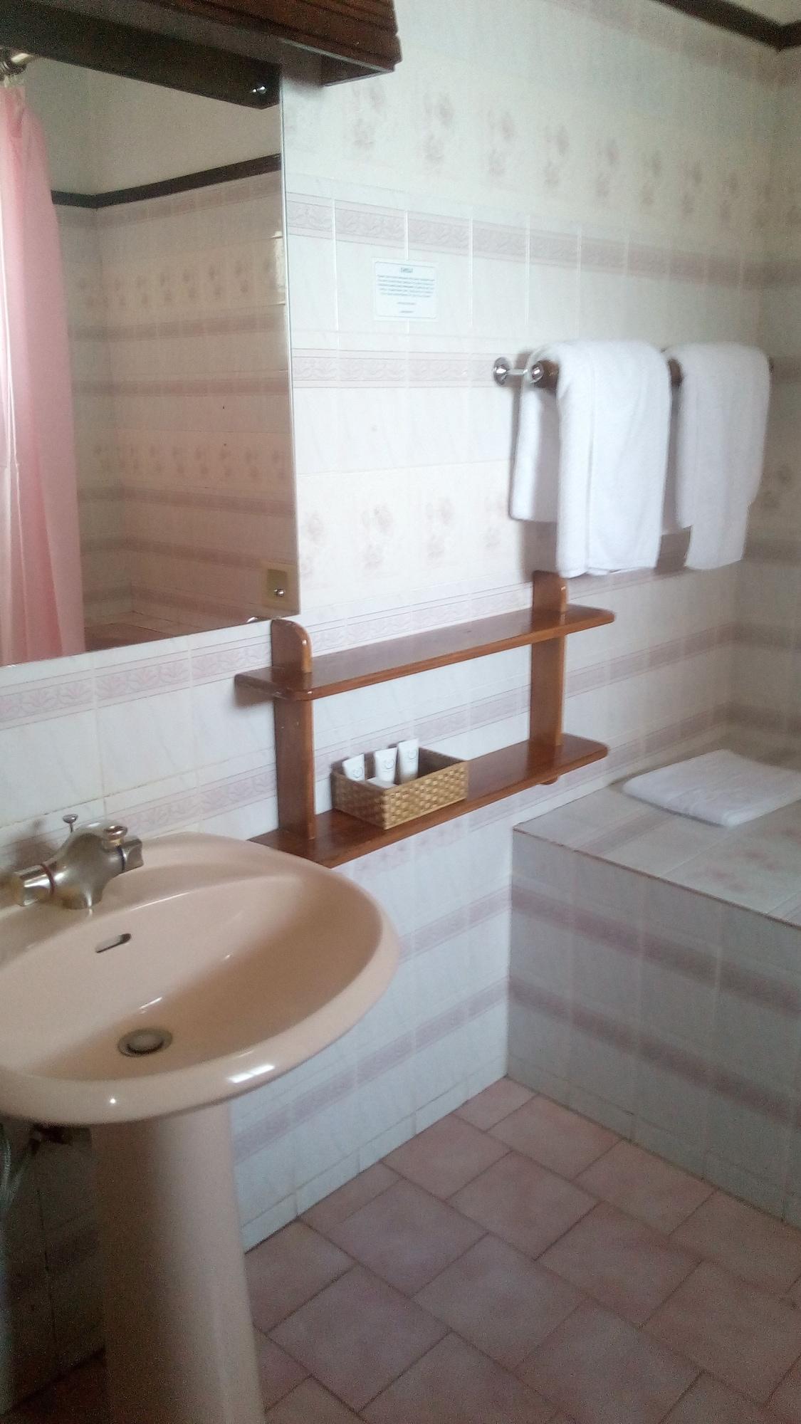 Jacaranda Lake Elementaita Lodge Gilgil Екстериор снимка
